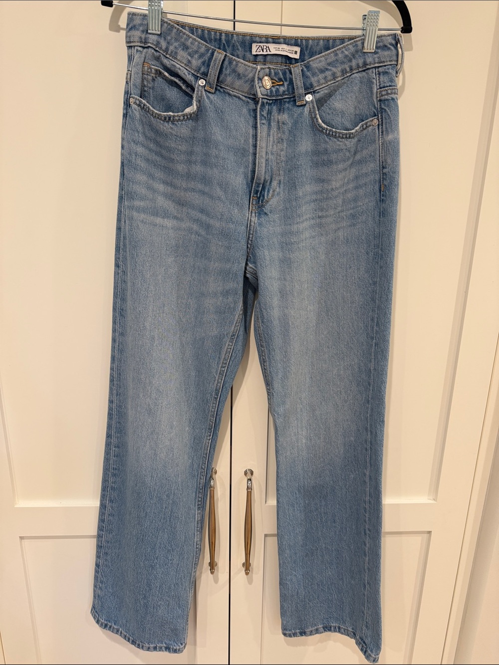 Zara Light Wash Straight-Leg Women's Jeans